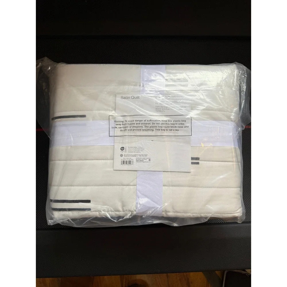 Room Essentials Satin Quilt‎ Twin XL Twin Size Machine Washable Kids Bedding